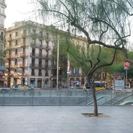 Spacious In With Outdoor Terrace Apartment *
